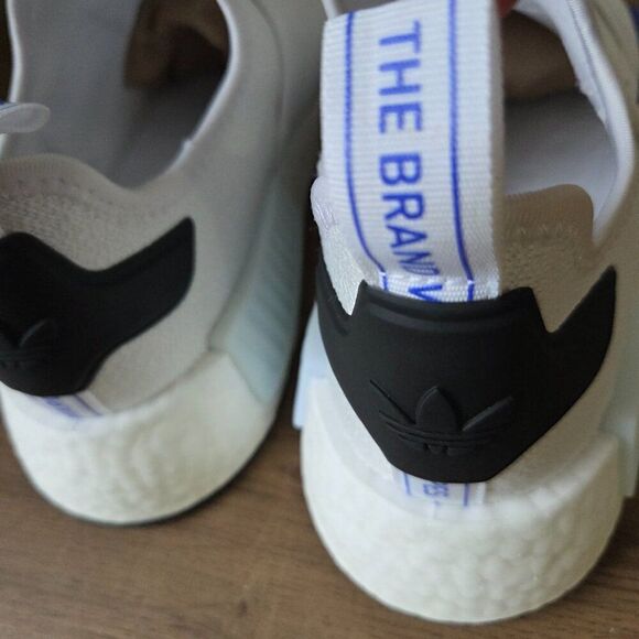 NWOB ADIDAS WHITE NMD - R1 THE BRAND WITH 3 STRIPES WOMENS SHOES SIZE 10 - Picture 12 of 16